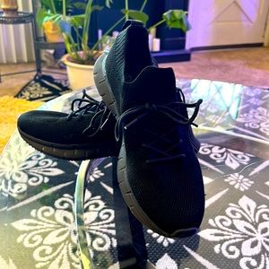 Black tennis shoes easy slide shoe - worn once out of town still has-tags SIZE10